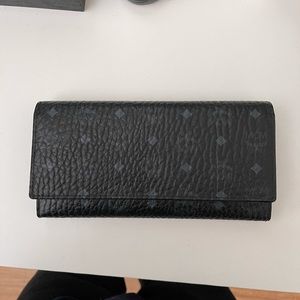 MCM Women’s Wallet (black)